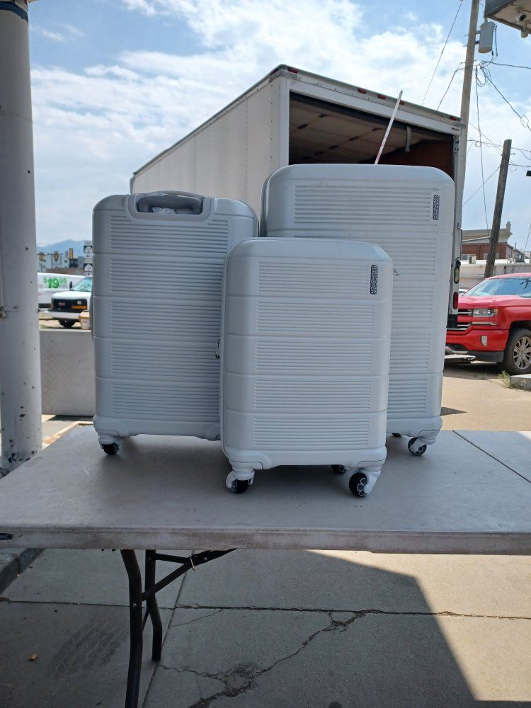 American Tourister White Hardside Spinner Luggage Set 3-Piece