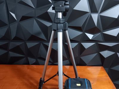 Sony Handycam HDR-CX100 HD Video Camera Camcorder Silver with Battery & Charger. Tested. Excellent Conditions! Tripod included.