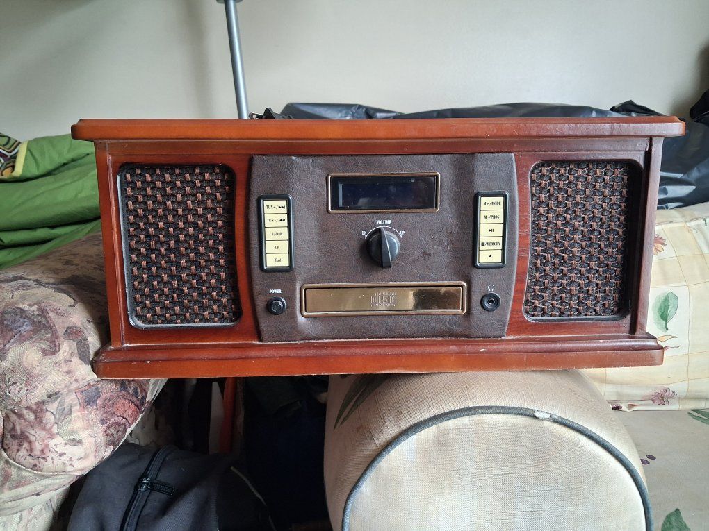 Retro Wood Style All-in-One Turntable CD Radio Player with Built-in Speakers