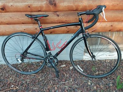Raleigh Revenio 2.0 Aluminum Carbon Fork Road Bike