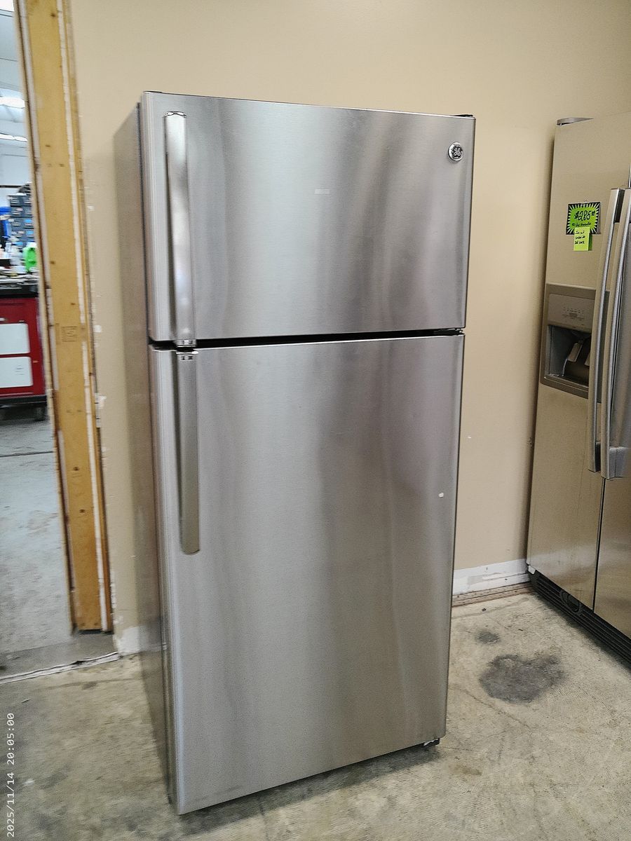 Stainless Steel 16 cf Refrigerator~90 Day Guarantee~Ice Maker
