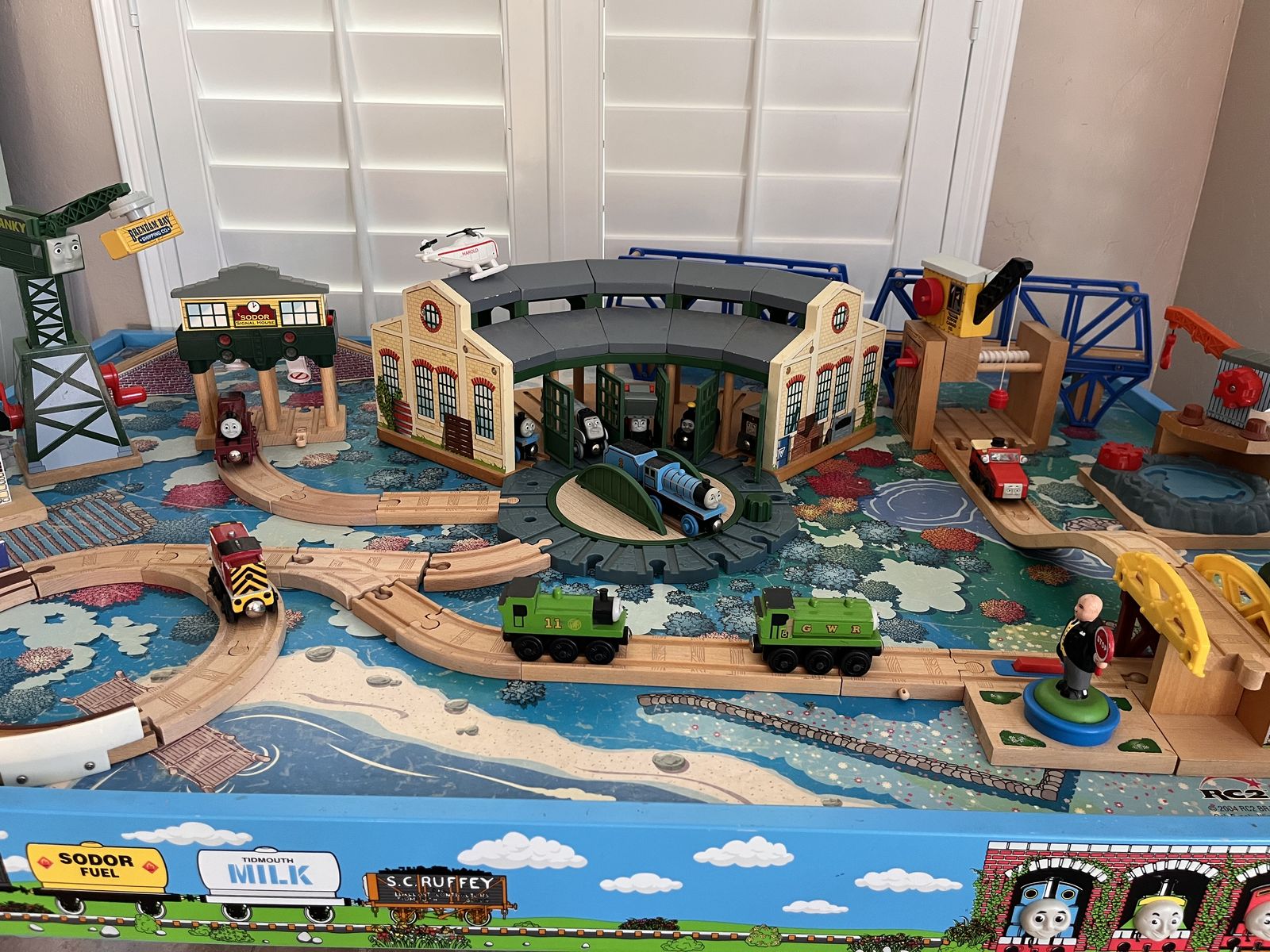 HUGE Vintage Thomas Wooden Railway Lot & Table – Learning Curve (Battery Trains + Tidmouth Sheds)