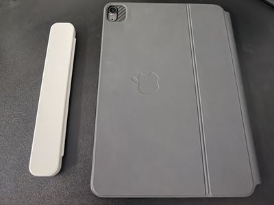 Apple iPad Air 5th Gen (M1, 256GB, Wi-Fi + Cellular) Bundle - with Magic Keyboard & Apple Pencil 2