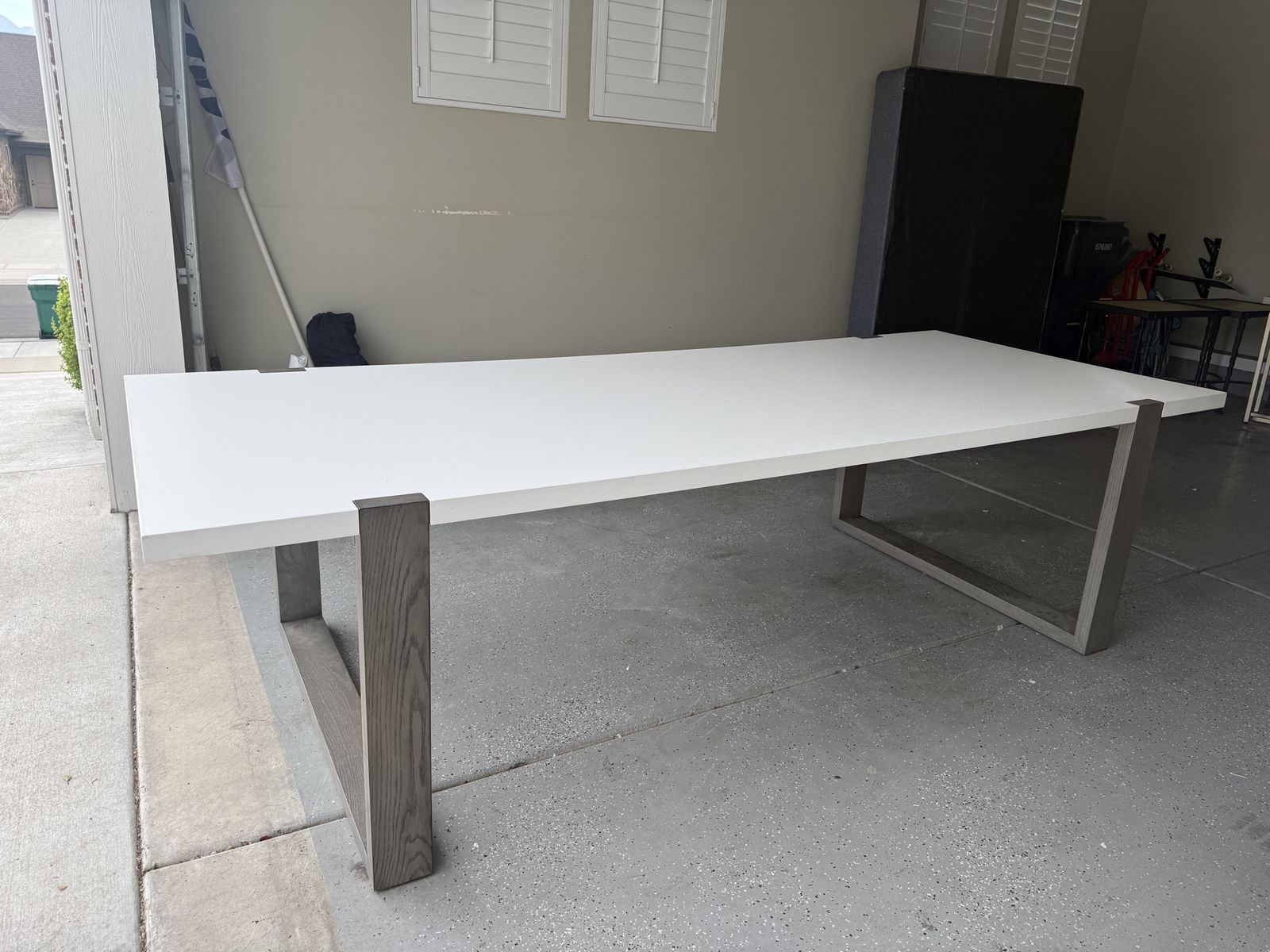 Helm modern table