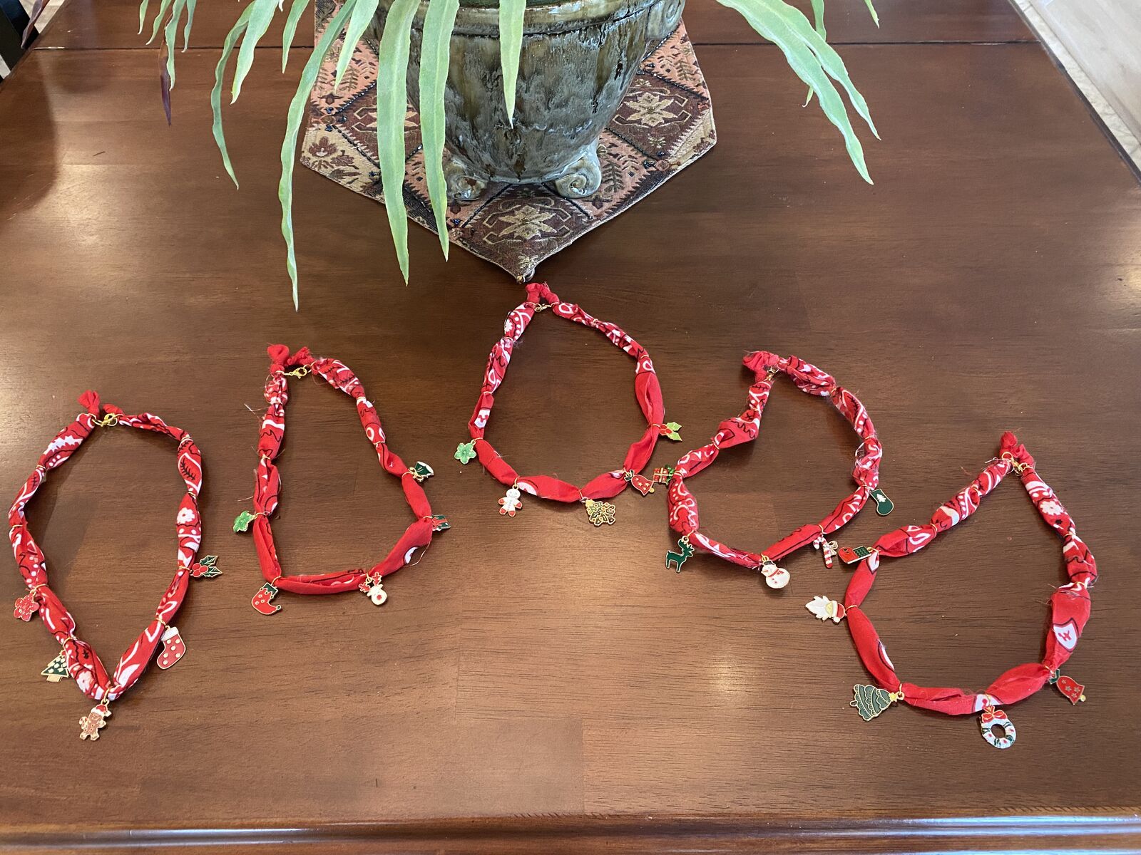 NEW - Bandanna Gold Backed Christmas Charm Chocker Necklace W/ Clasp - Enamel Details - C PIX