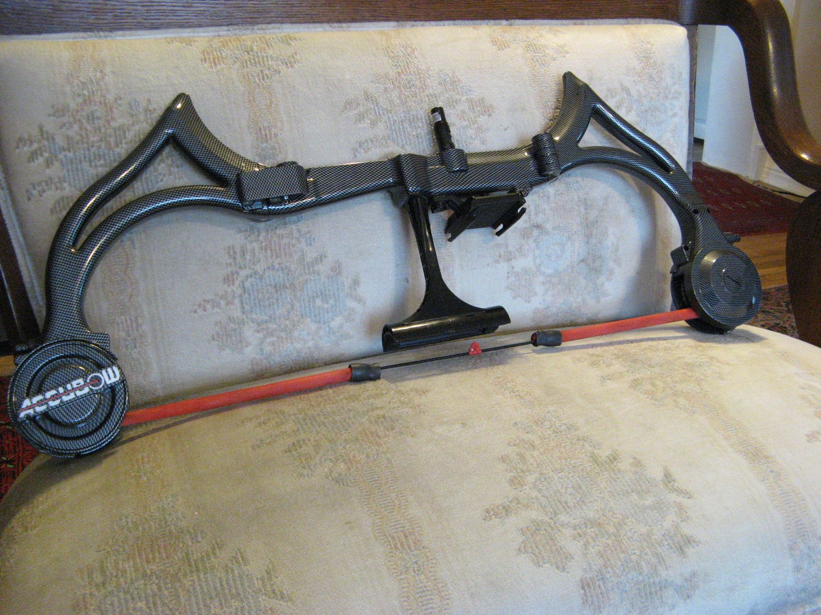 Accubow 2.0 Carbon Fiber Virtual Archery Practice System Laser ( 10-70 lbs ). This also Folds up.