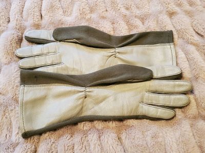 New U.S.A.F. Flight gloves (NOMEX) men's size 8