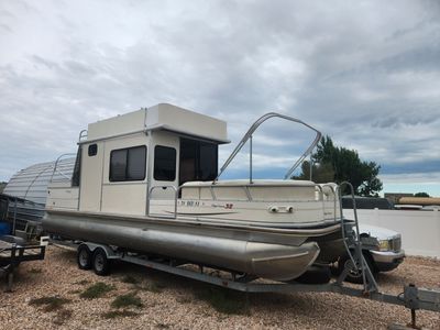 32 Foot pontoon boat Sun Tracker regency party cruiser