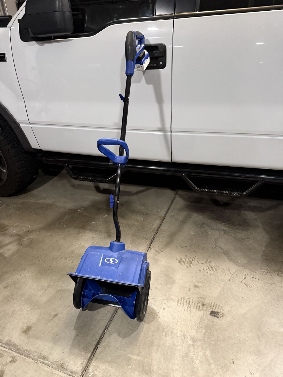 Snow Joe electric power shovel