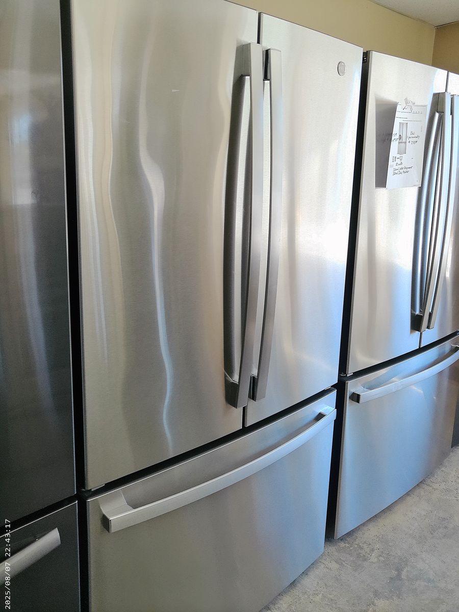 New 27 cf Stainless French Door Refrigerator~1 Year Factory Warranty~Internal Water and Ice