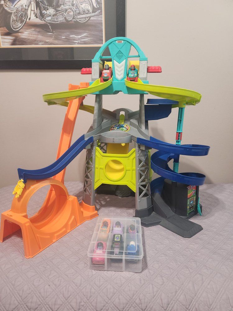 Fisher-Price Little People Sit 'n Stand Skyway Race Track Playset with Cars