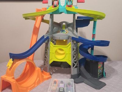Fisher-Price Little People Sit 'n Stand Skyway Race Track Playset with Cars