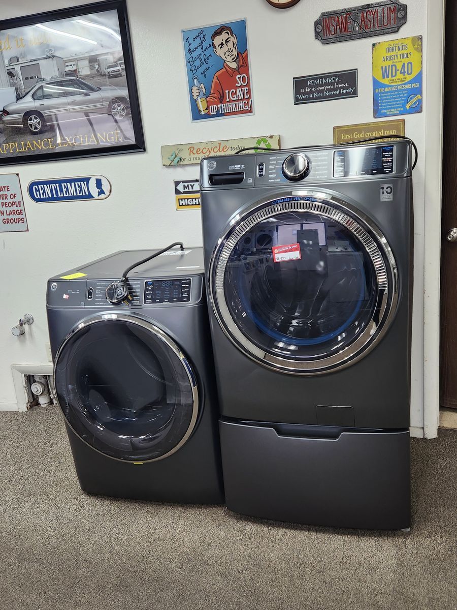BEAUTIFUL BRAND NEW GE ELECTRIC DRYER AND GE FRONTLOAD WASHER SET!!