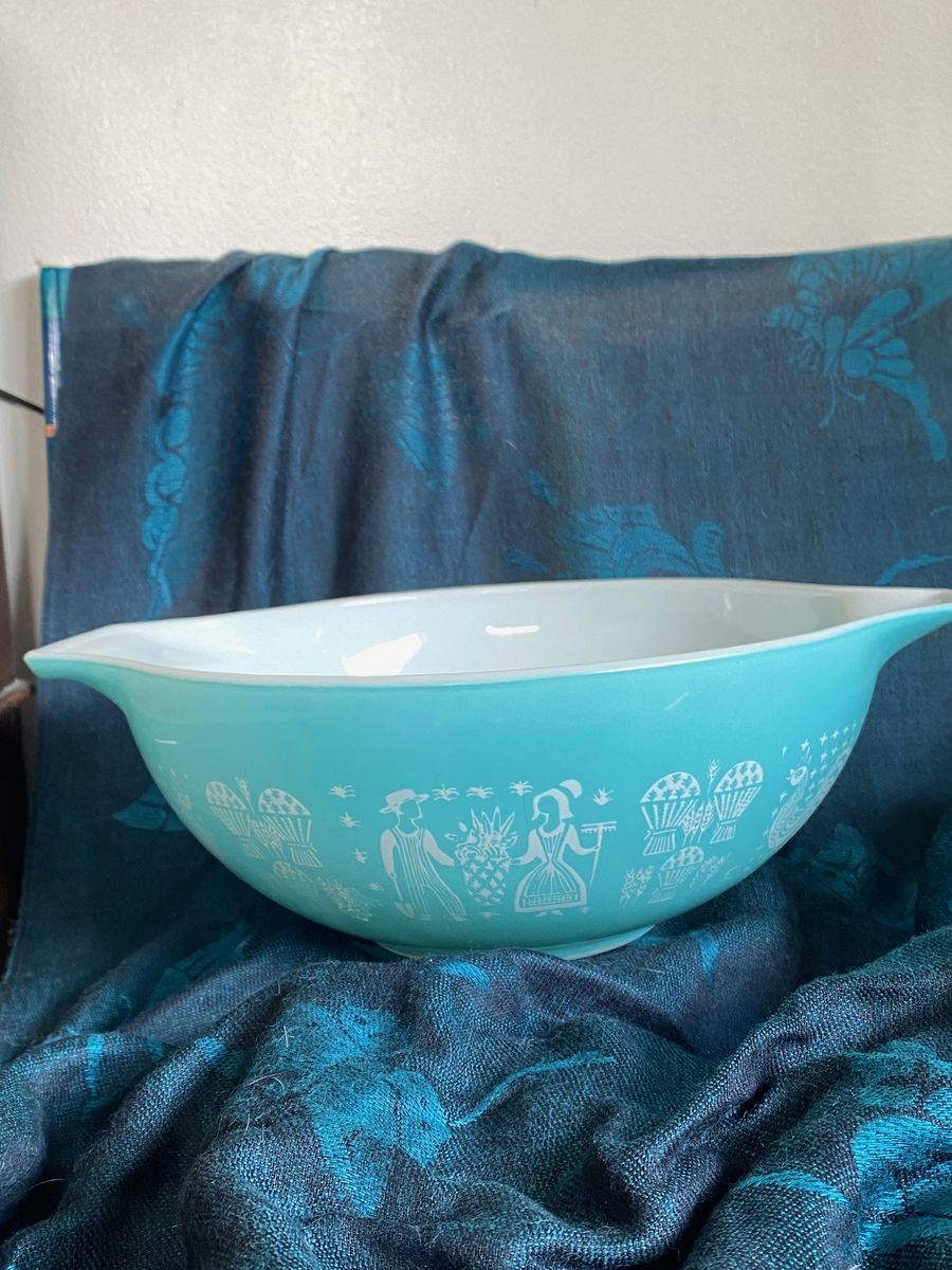 Vintage Pyrex 4-Quart Turquoise Butterprint Cinderella Mixing Bowl