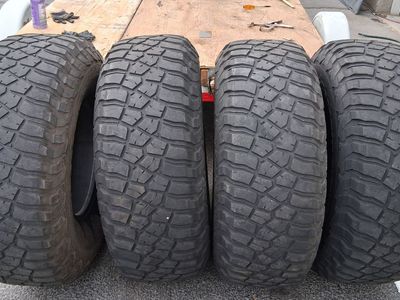 4 ) BFGOODRICH Mud Terrain LT 39X13.50 R17 LT