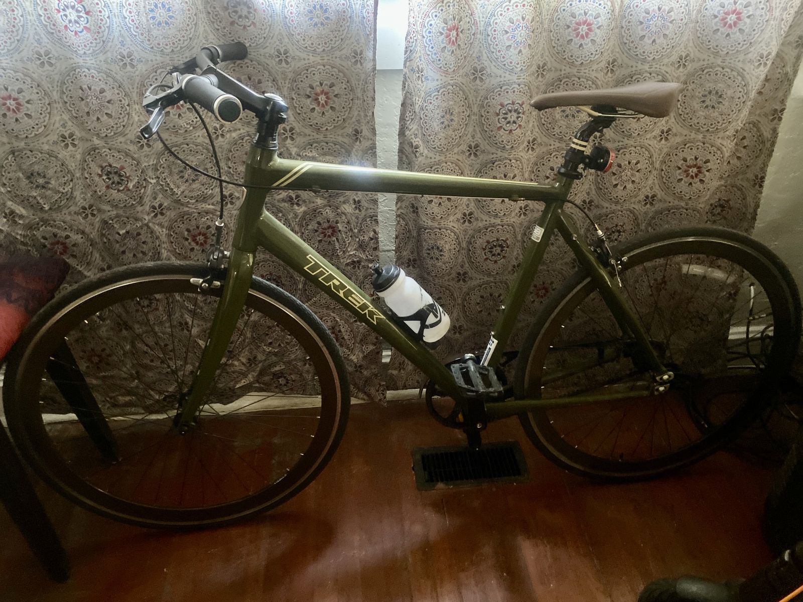 2011 Trek Discrict1 58cm road bike belt drive system