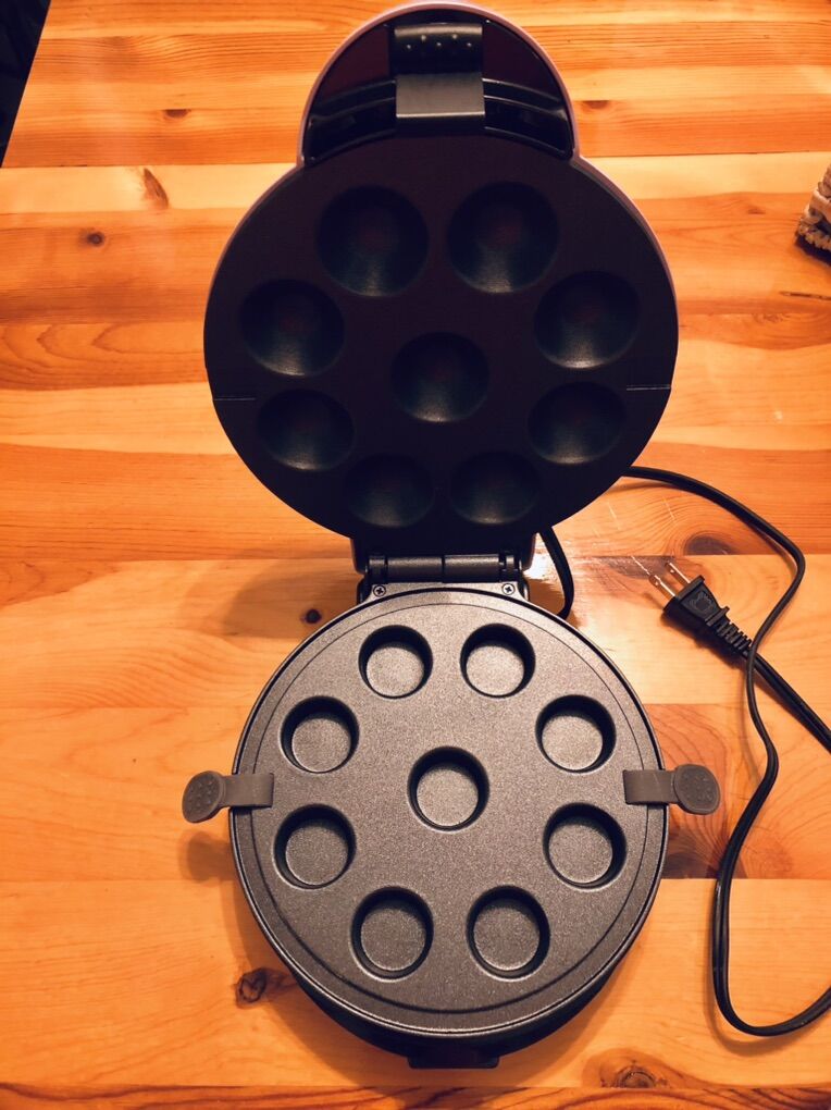 Dash Mini Cupcake Maker New!