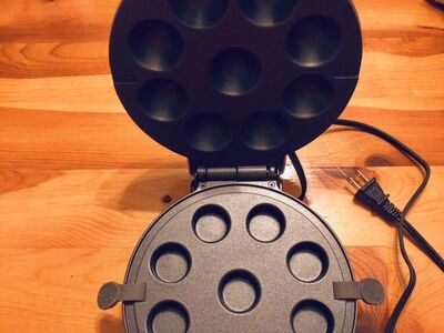 Dash Mini Cupcake Maker New!