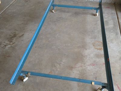 Free metal bed frame thing