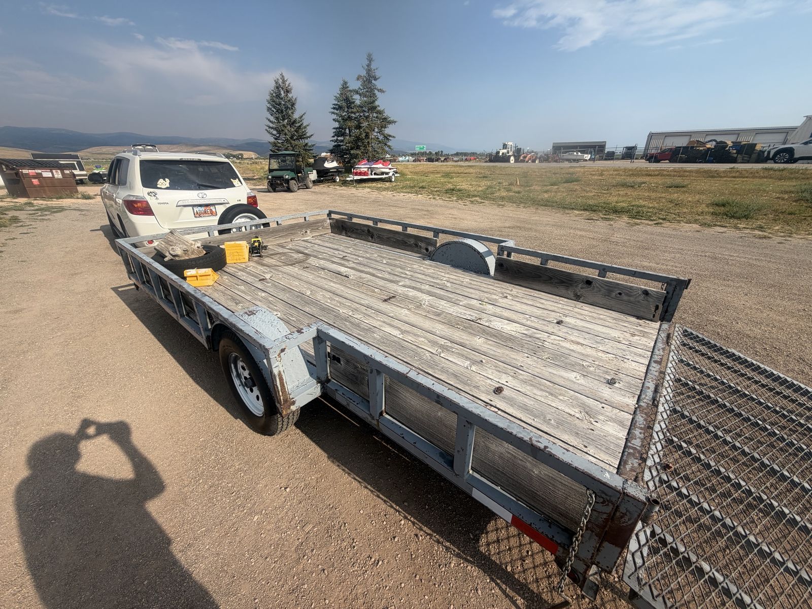 Single Axle Utility Flatbed Trailer with Wood Deck and Fold-Down Mesh Ramp