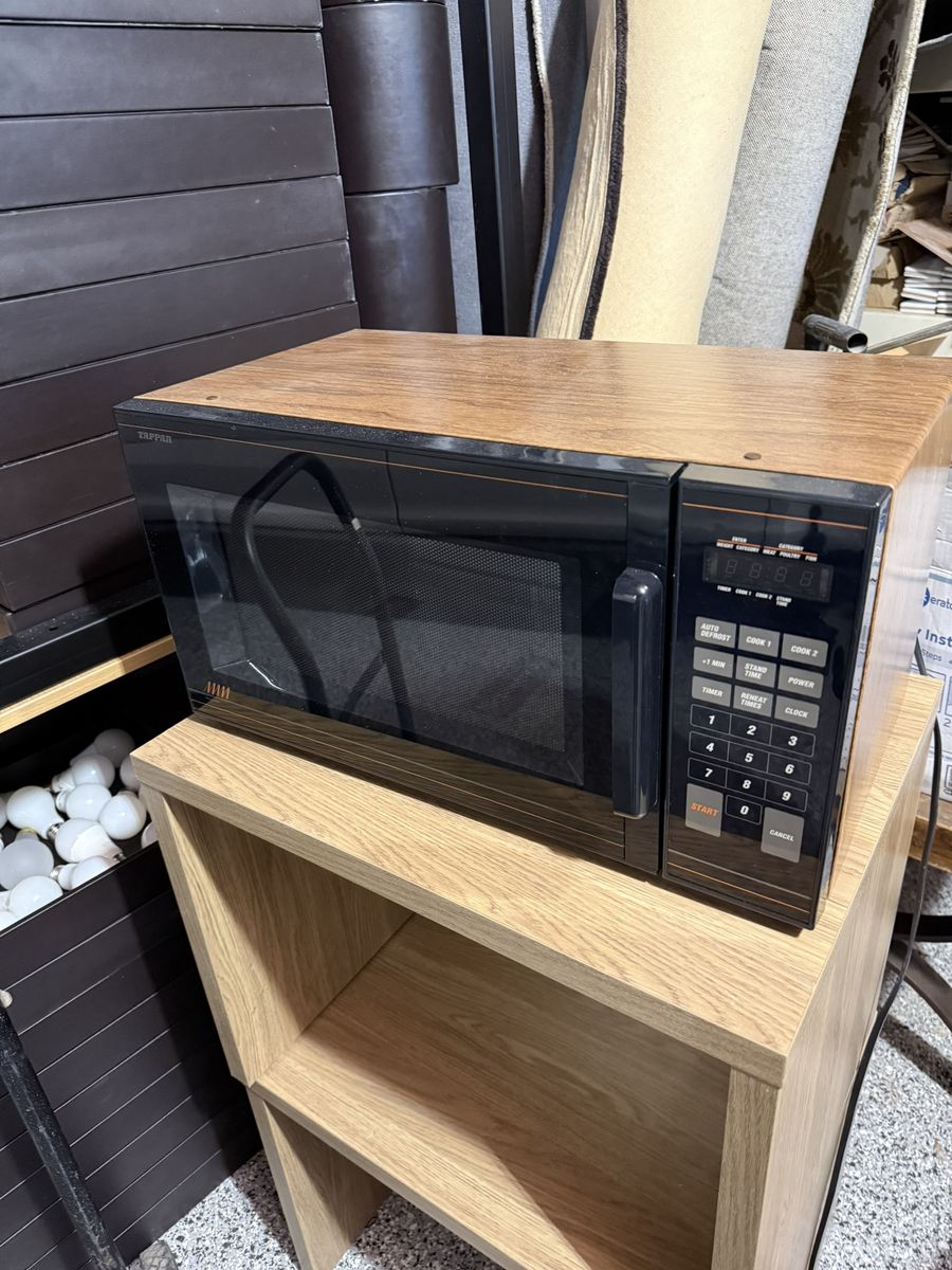 Vintage Tappan Microwave (Raytheon)