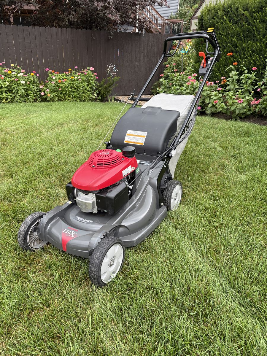 Honda HRX217 Versamow — Premium Self-Propelled - Clutched -Gas Lawn Mower