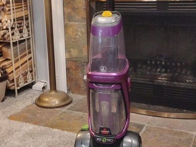 Bissell ProHeat Pet 2X Revolution Carpet Cleaner very clean easy to use