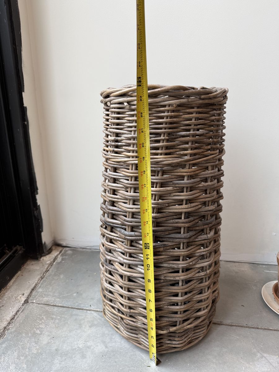 Wicker umbrella stand