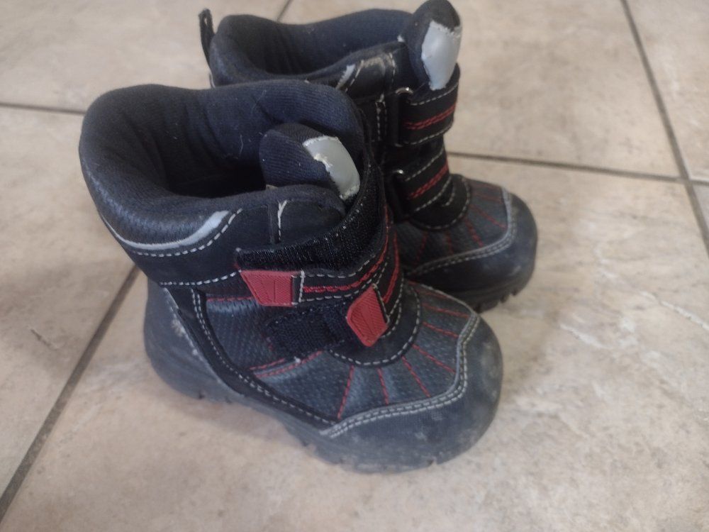 Boy's Black Winter Boots Size 8