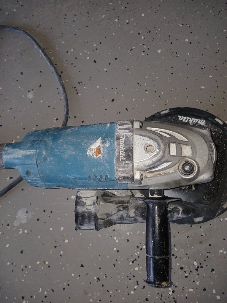 Makita GA7021 corded grinder