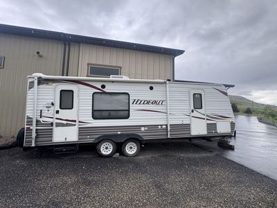 2012 Keystone Hideout Travel Trailer - 30ft, 5-Sleeper, Awning, 1 Slide-Out