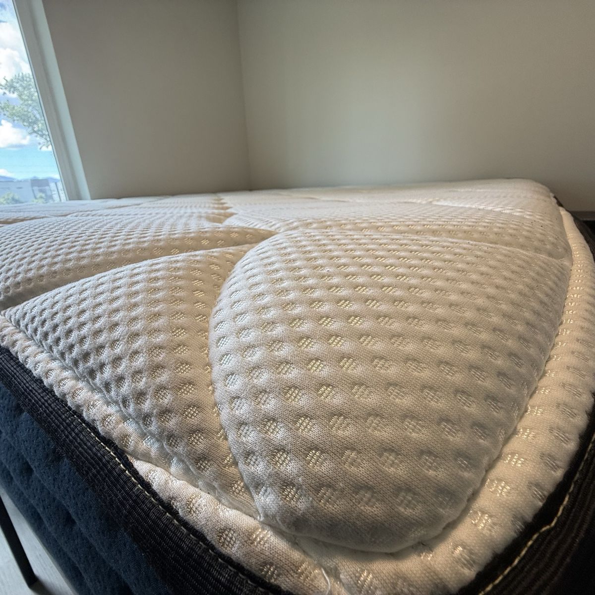 DreamCloud Luxury Hybrid Mattress KING