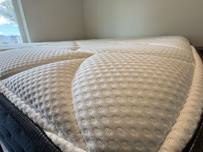 DreamCloud Luxury Hybrid Mattress KING
