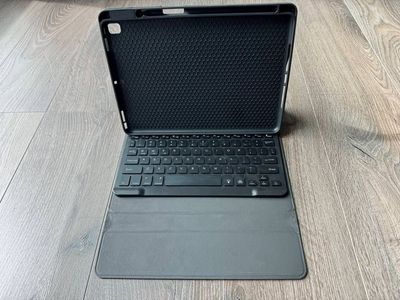 10.5” iPad Pro Case with Removable Bluetooth Keyboard – Black