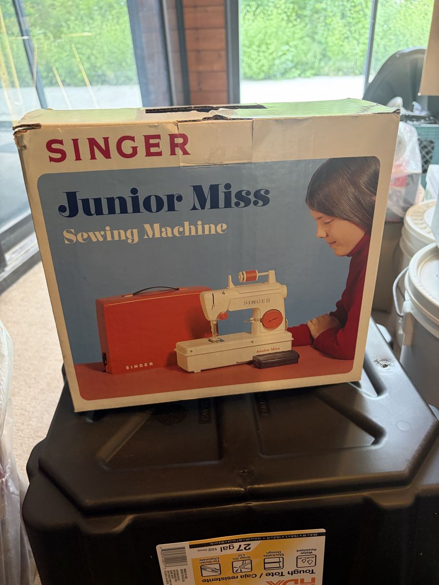 SINGER Junior Miss Sewing Machine - Vintage Kids Sewing Machine with Case