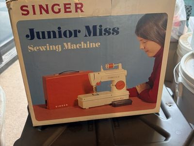 SINGER Junior Miss Sewing Machine - Vintage Kids Sewing Machine with Case