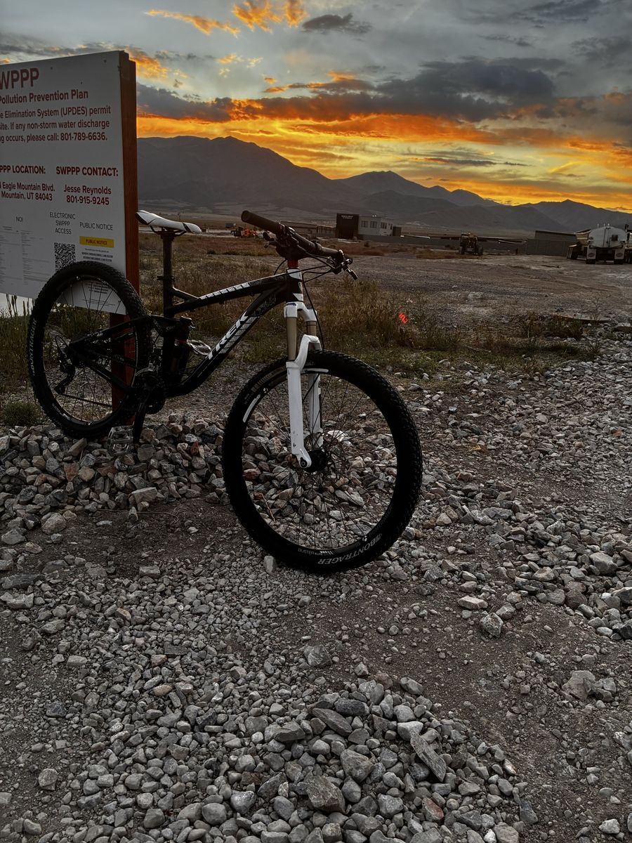 Trek Fuel EX 27.5 Full Suspension Mountain Bike - Fox Shocks, SRAM Drivetrain