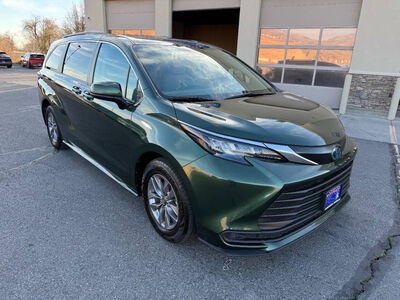 2024 TOYOTA SIENNA LE