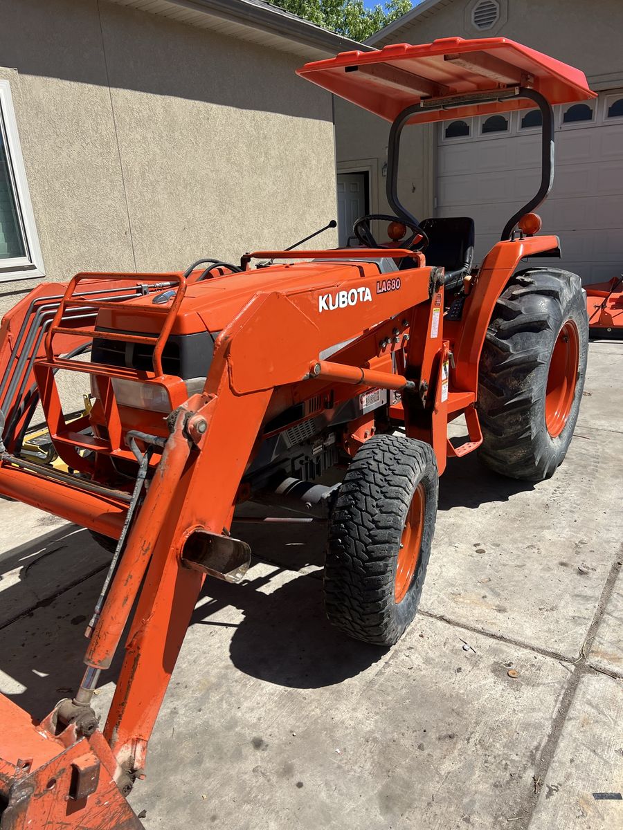 Kubota 39 hp tractor / loader