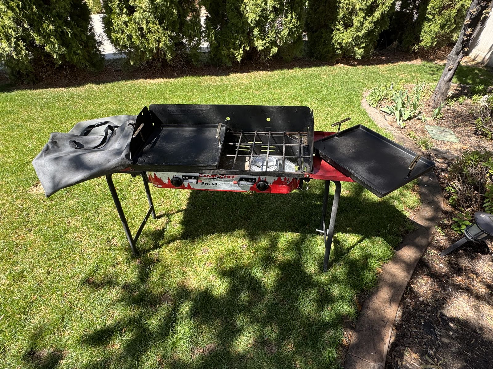 Two burning camp chef with 2 griddles and covers