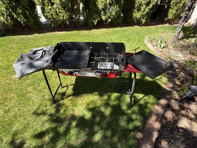 Two burning camp chef with 2 griddles and covers