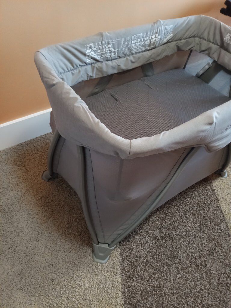 High Quality  Portable Playard/Bassinet