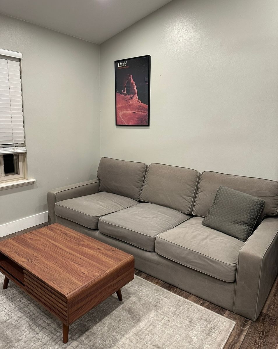 Cozy 3-Seater Gray Fabric Couch/Sofa - Perfect for Living Rooms & Lounging