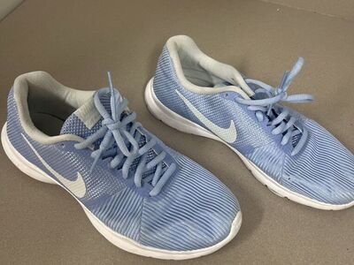 Nike Flex, Size 8