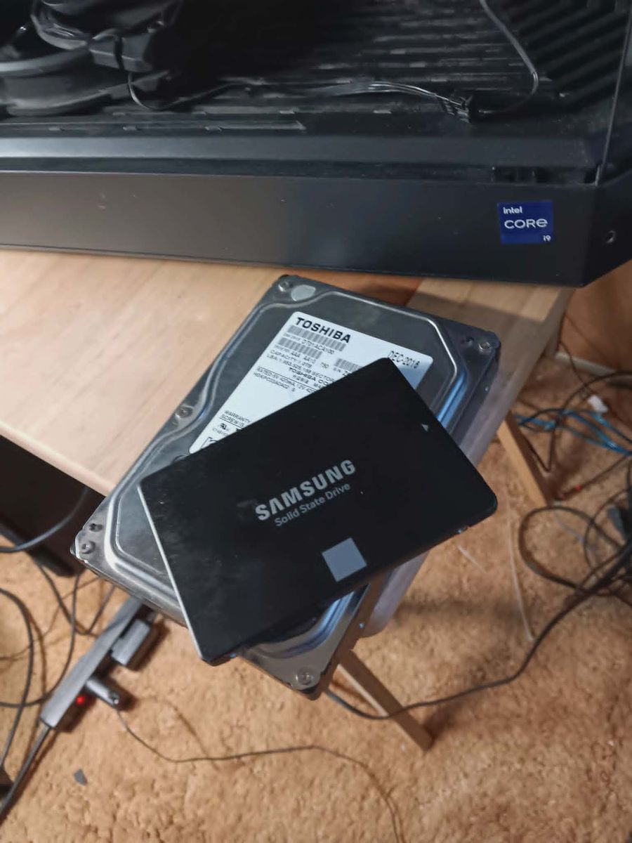 2 drives 1 hd 1 ssd