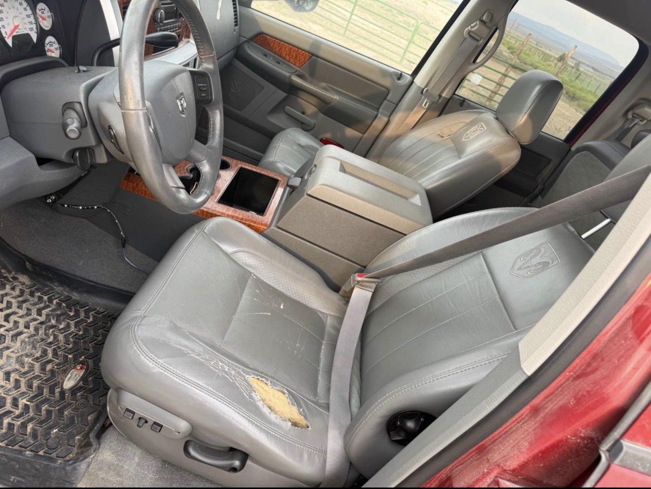 2006 dodge Laramie leather seats