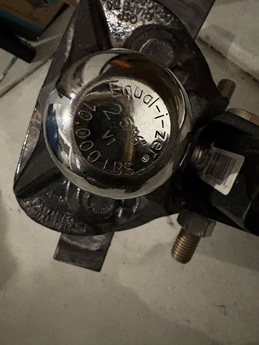 Equal-i-zer 4 Point Sway Control Hitch. 90-00-0600