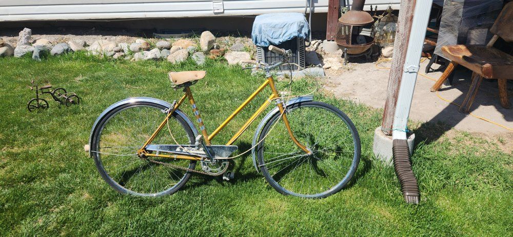 Hercules yellow/gold colored bike