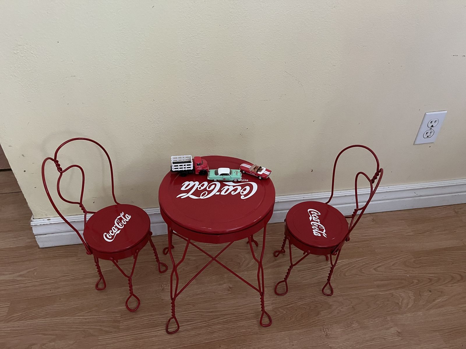 Beautiful vintage doll size Coca Cola patio set
