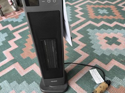 Like New! Pelonis Tower Space Heater with Digital Display Oscillation and Remote